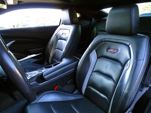 Used 2016 Chevrolet Camaro SS RWD image 18
