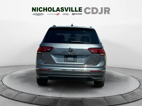 Used 2023 Volkswagen Tiguan SE w/ Panoramic Sunroof Package AWD/4WD image 4