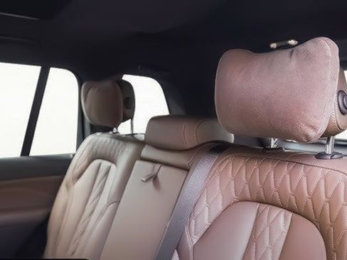 Used 2023 BMW X7 M60i image 30