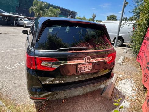 Used 2018 Honda Odyssey EX image 4