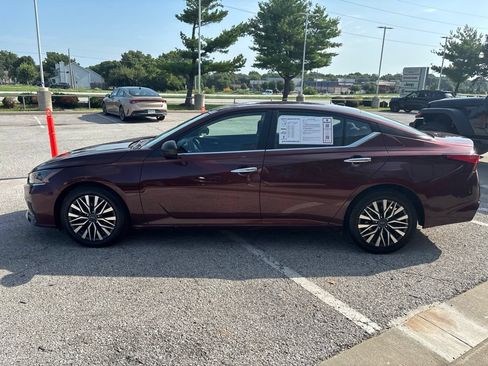 Used 2025 Nissan Altima 2.5 SV FWD image 17