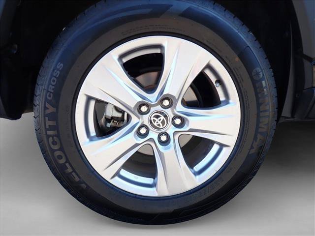 Used 2022 Toyota RAV4 XLE AWD/4WD image 7