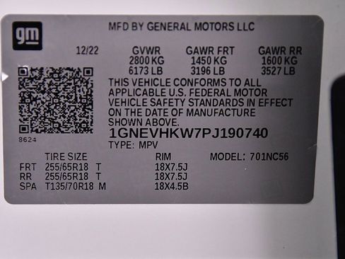 Used 2023 Chevrolet Traverse LT w/ Rear Camera Mirror Package image 14