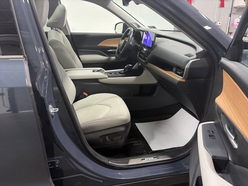 Used 2024 Toyota Grand Highlander Limited image 35