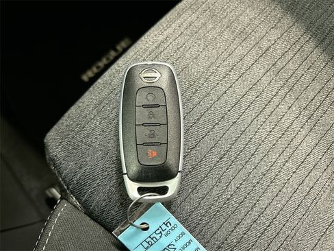 Used 2023 Nissan Rogue SV image 16