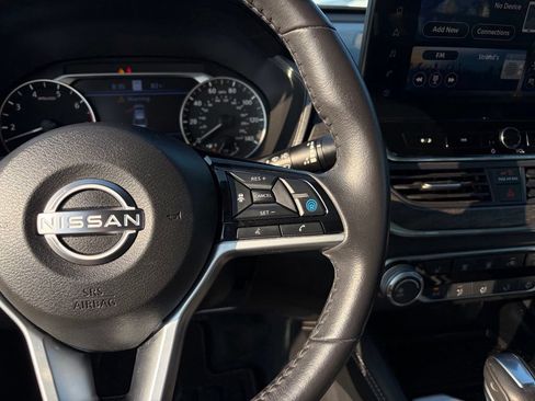 Certified 2024 Nissan Altima 2.5 SV w/ SV Premium Package FWD image 17