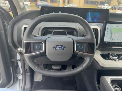 Used 2025 Ford Expedition Active RWD image 11
