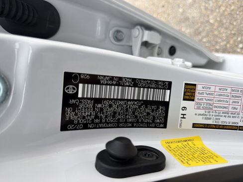 Used 2021 Toyota Prius LE image 31