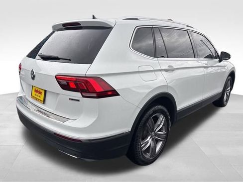 Used 2021 Volkswagen Tiguan SE image 9