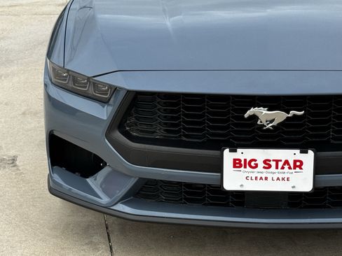 Used 2025 Ford Mustang Coupe RWD image 6