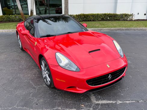 Used 2010 Ferrari California image 24