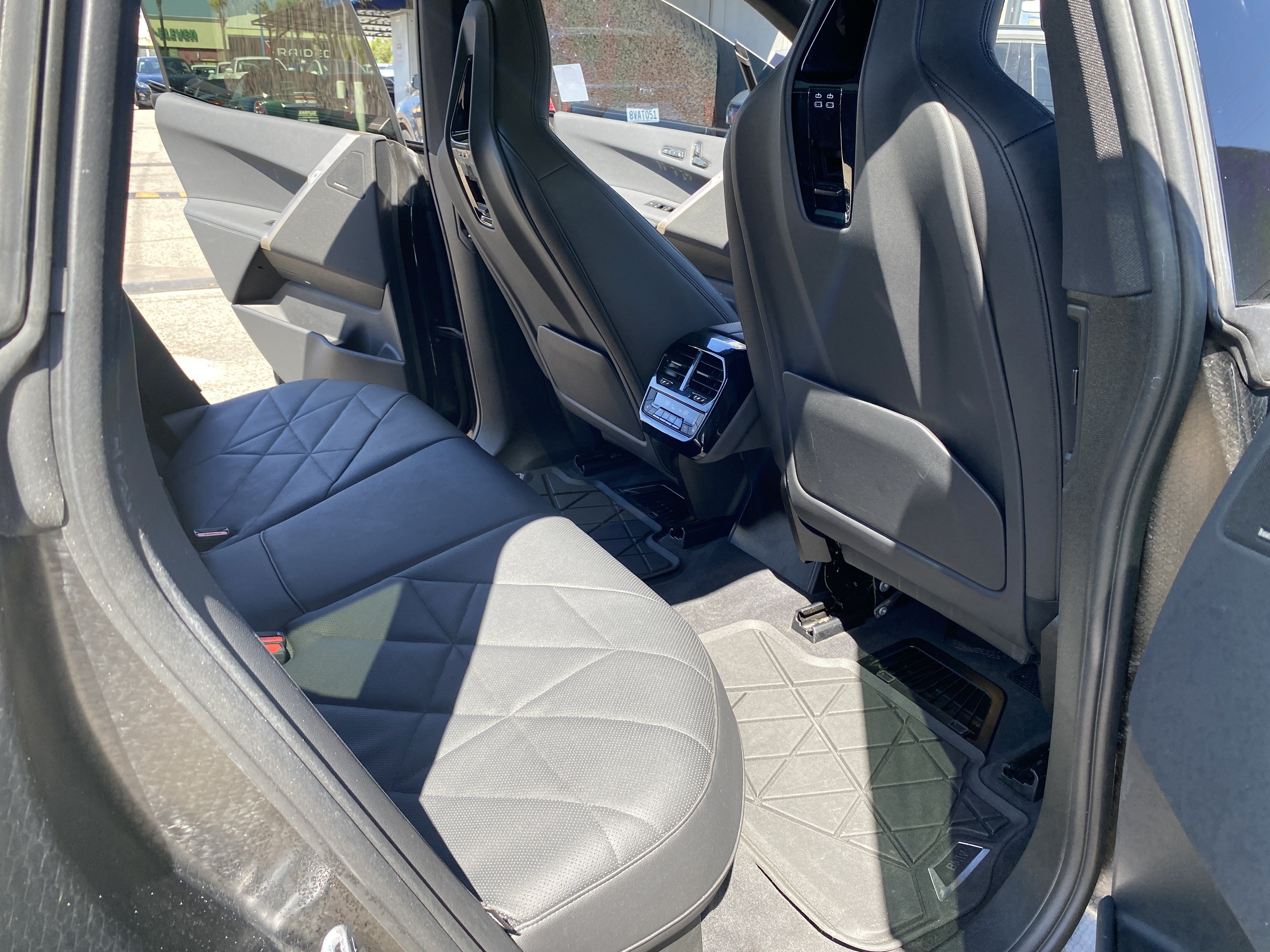 Used 2023 BMW iX xDrive50 w/ Premium Package AWD/4WD image 19
