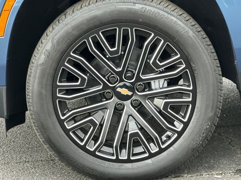 New 2026 Chevrolet Suburban Premier w/ Sun And Tow Package image 32