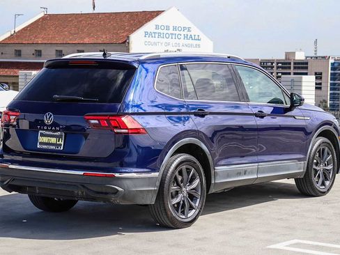 Certified 2022 Volkswagen Tiguan SE image 4