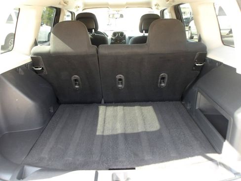 Used 2011 Jeep Patriot Latitude AWD/4WD image 13