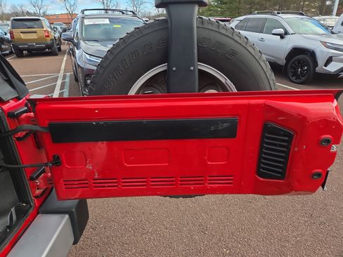 Used 2014 Jeep Wrangler Unlimited Sahara w/ Connectivity Group image 27