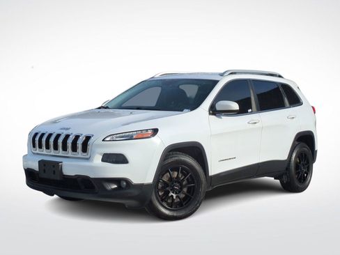 Used 2018 Jeep Cherokee Latitude w/ Cold Weather Group image 1