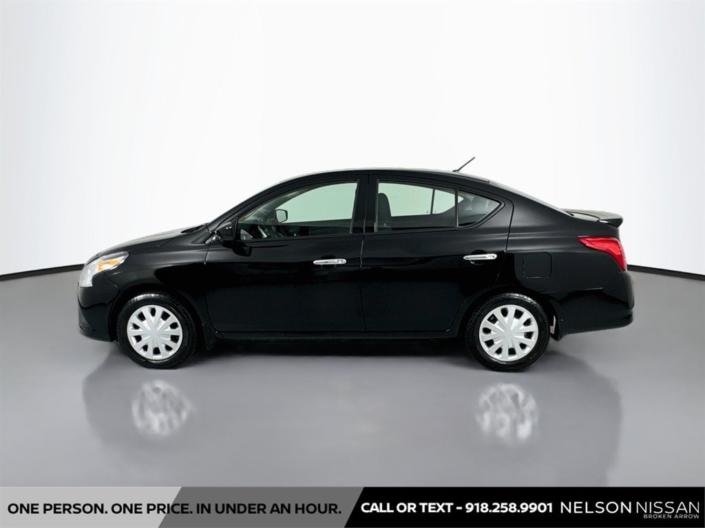 Used 2016 Nissan Versa SV FWD image 8