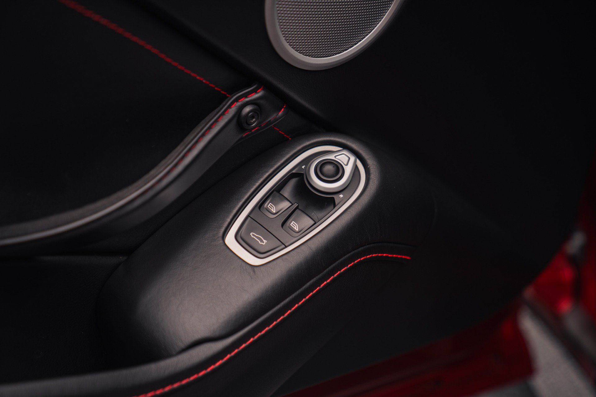 Used 2019 Aston Martin V8 Vantage Coupe RWD image 24