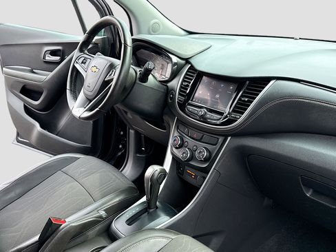 Used 2022 Chevrolet Trax LT w/ Driver Confidence Package image 5
