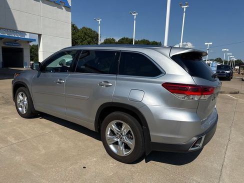 Used 2019 Toyota Highlander Limited AWD/4WD image 3