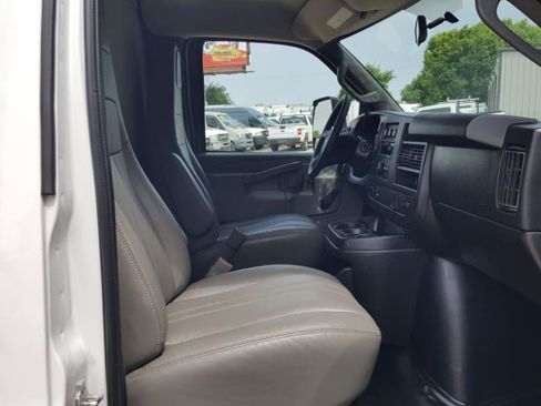 Used 2018 Chevrolet Express 3500 RWD image 18
