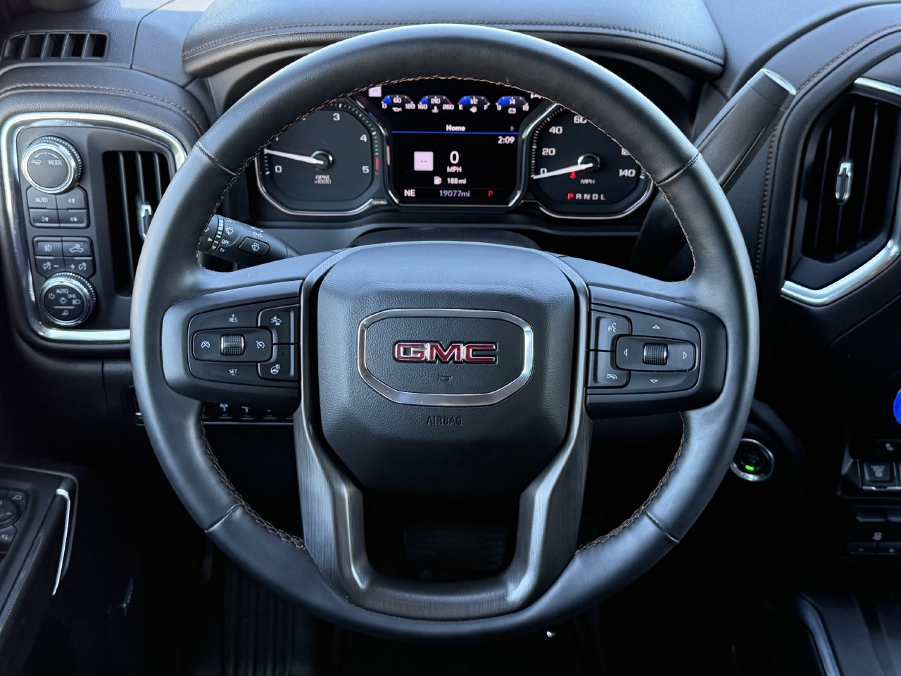 Used 2023 GMC Sierra 3500 AT4 w/ AT4 Premium Plus Package AWD/4WD image 11