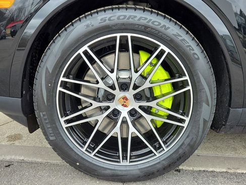 New 2026 Porsche Cayenne image 24