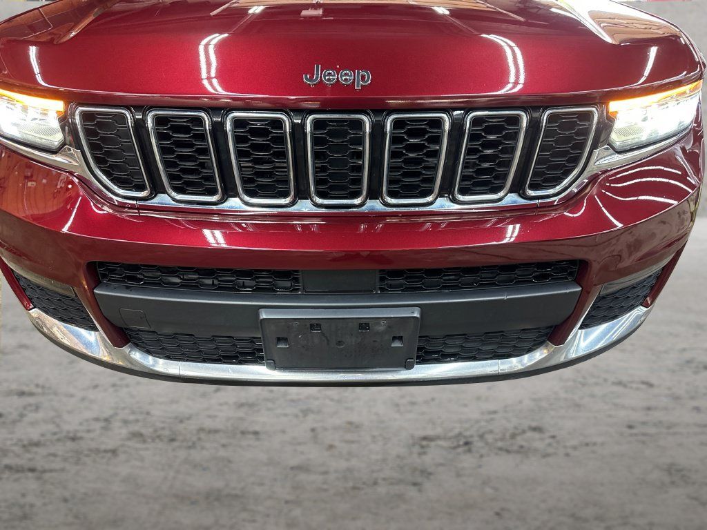 Used 2022 Jeep Grand Cherokee L Limited AWD/4WD image 12
