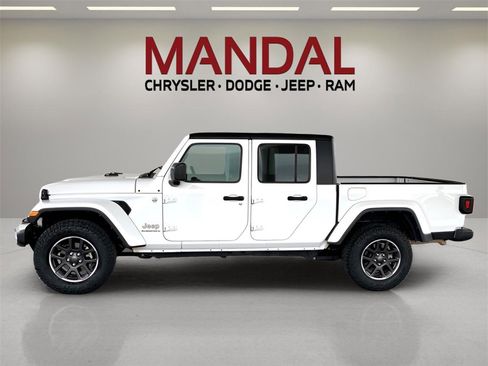 Used 2023 Jeep Gladiator Overland image 9