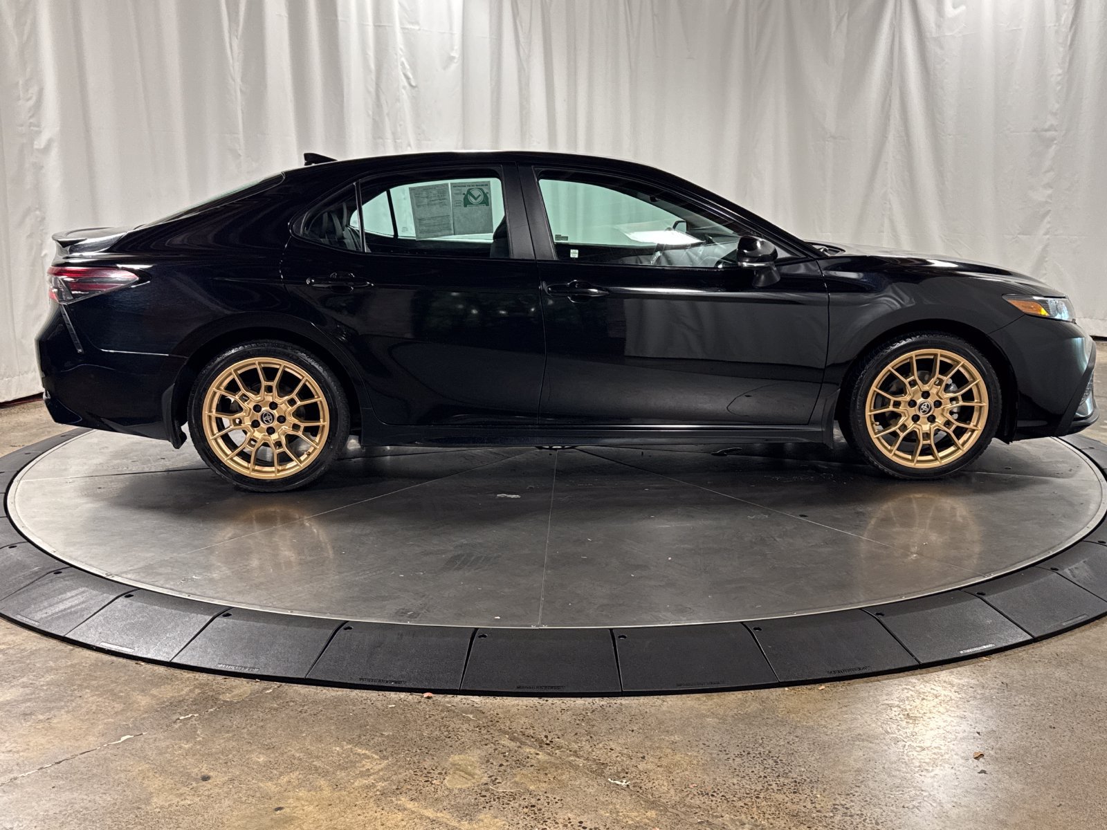 Used 2024 Toyota Camry SE w/ Convenience Package FWD image 6
