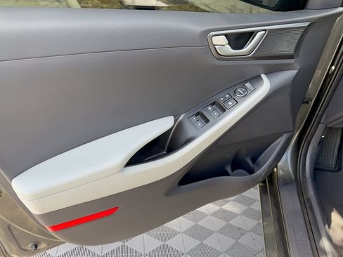 Used 2022 Hyundai Ioniq Blue FWD image 14