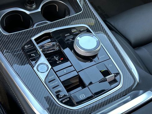 New 2026 BMW X7 M60i image 21