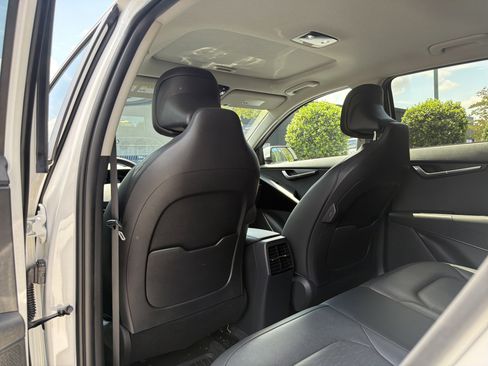 Used 2023 Kia Niro SX Touring FWD image 23