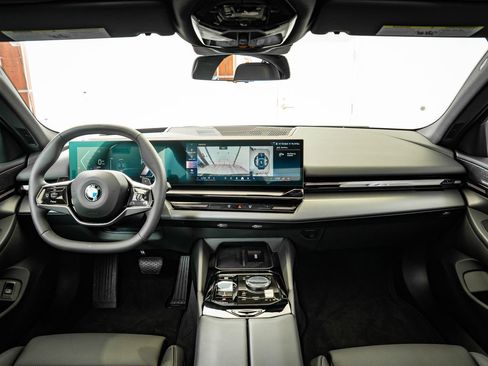 Certified 2025 BMW 530i xDrive image 4