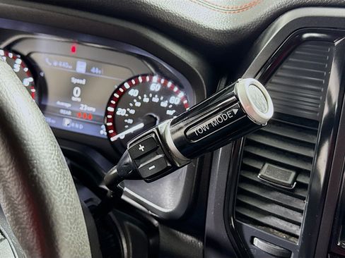 Used 2024 Nissan Titan PRO-4X w/ Pro-4x Convenience Package image 18