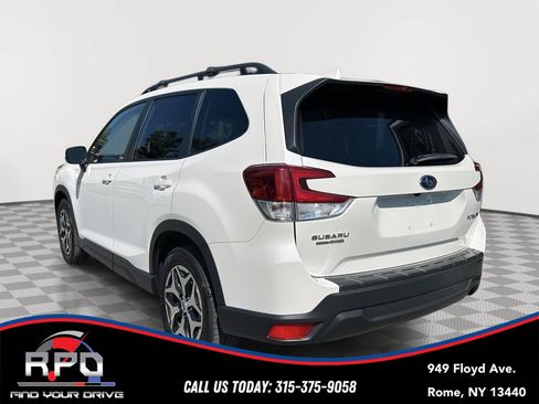 Used 2022 Subaru Forester Premium AWD/4WD image 3