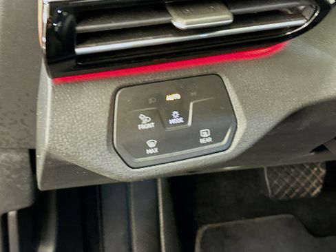 Used 2022 Volkswagen ID.4 Pro S RWD image 17