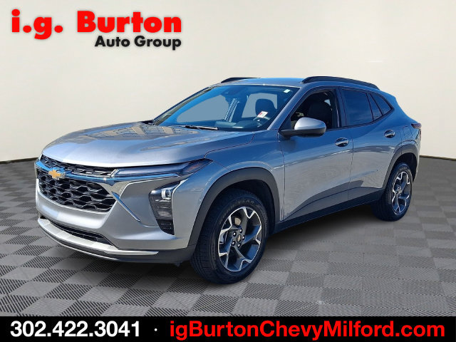 Used 2025 Chevrolet Trax LT FWD image 3