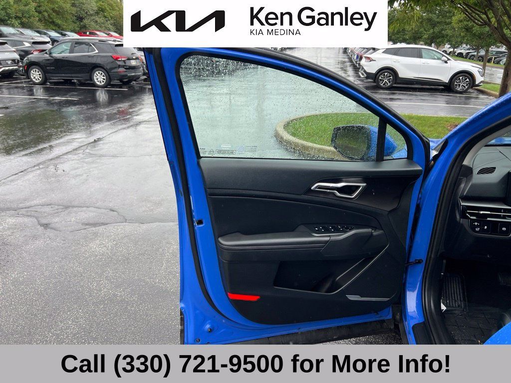 Certified 2026 Kia Sportage EX w/ EX Panorama Roof Package FWD image 24