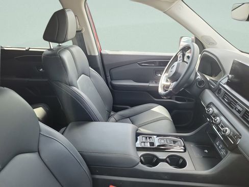 Used 2024 Honda Pilot Touring image 5