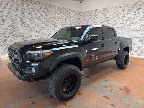 Used 2020 Toyota Tacoma TRD Off-Road w/ Technology Package image 3