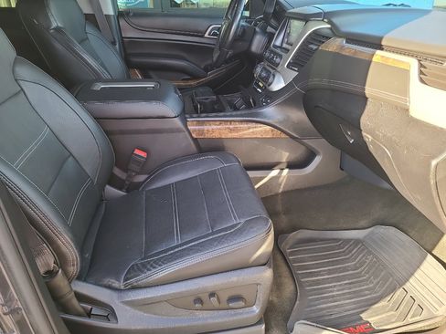 Used 2015 GMC Yukon XL Denali w/ Premium Package image 10