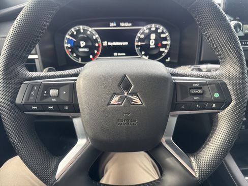 Used 2023 Mitsubishi Outlander Ralliart image 17
