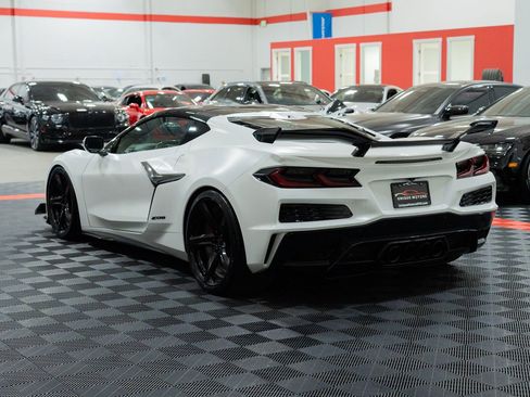 Used 2023 Chevrolet Corvette Z06 w/ Z07 Performance Package RWD image 4
