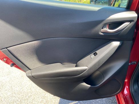 Used 2014 MAZDA MAZDA3 i Sport FWD image 21
