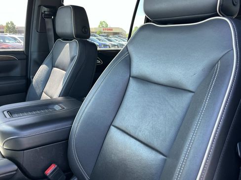 Used 2023 Chevrolet Suburban Premier AWD/4WD image 32