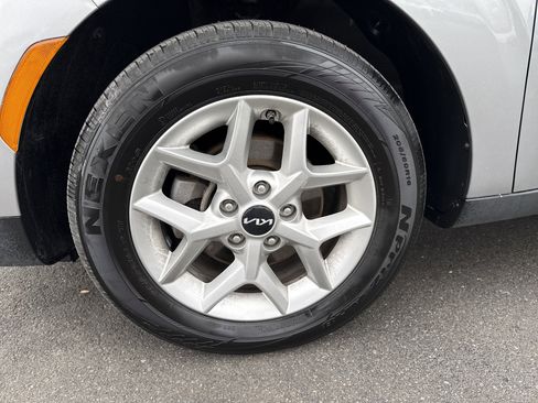 Certified 2025 Kia Soul LX w/ LX Technology Package image 11