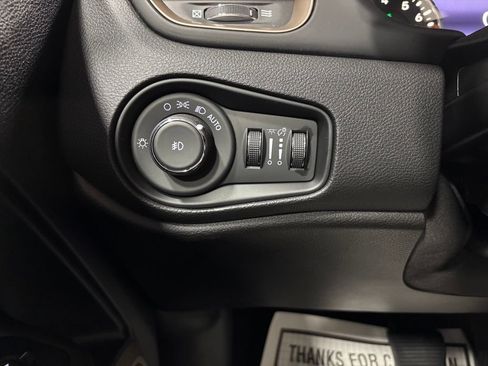Used 2017 Jeep Renegade Trailhawk AWD/4WD image 17