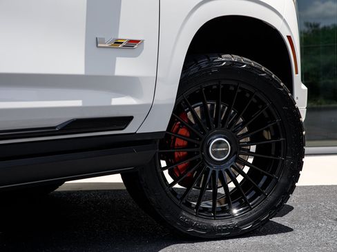 Used 2025 Cadillac Escalade V AWD/4WD image 16